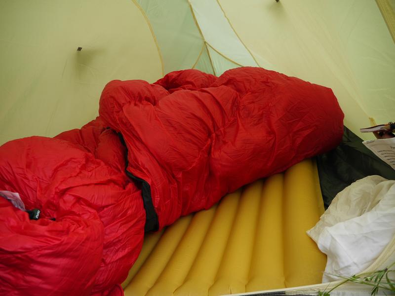sac de couchage ansabère 400 et 600 dans une tente vaude
