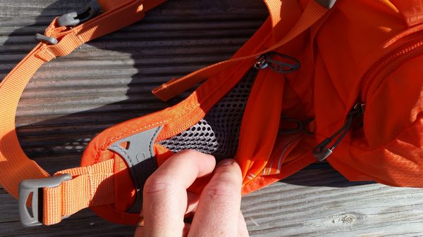 Poche sur la ceinture ventrale du sac à dos raven ou raptor 14 de la marque osprey