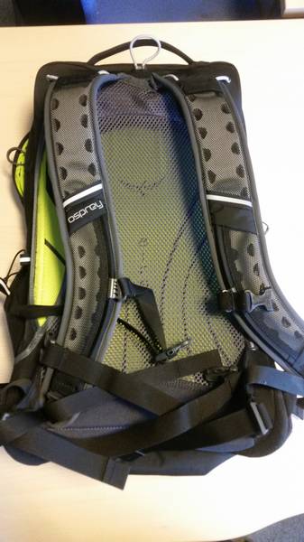 Sac à dos vélo urbain pc portable Osprey Radial 34 - aération du dos par un filet