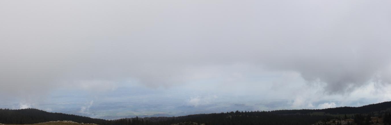 Panorama vers lac de neuchatel (brume)