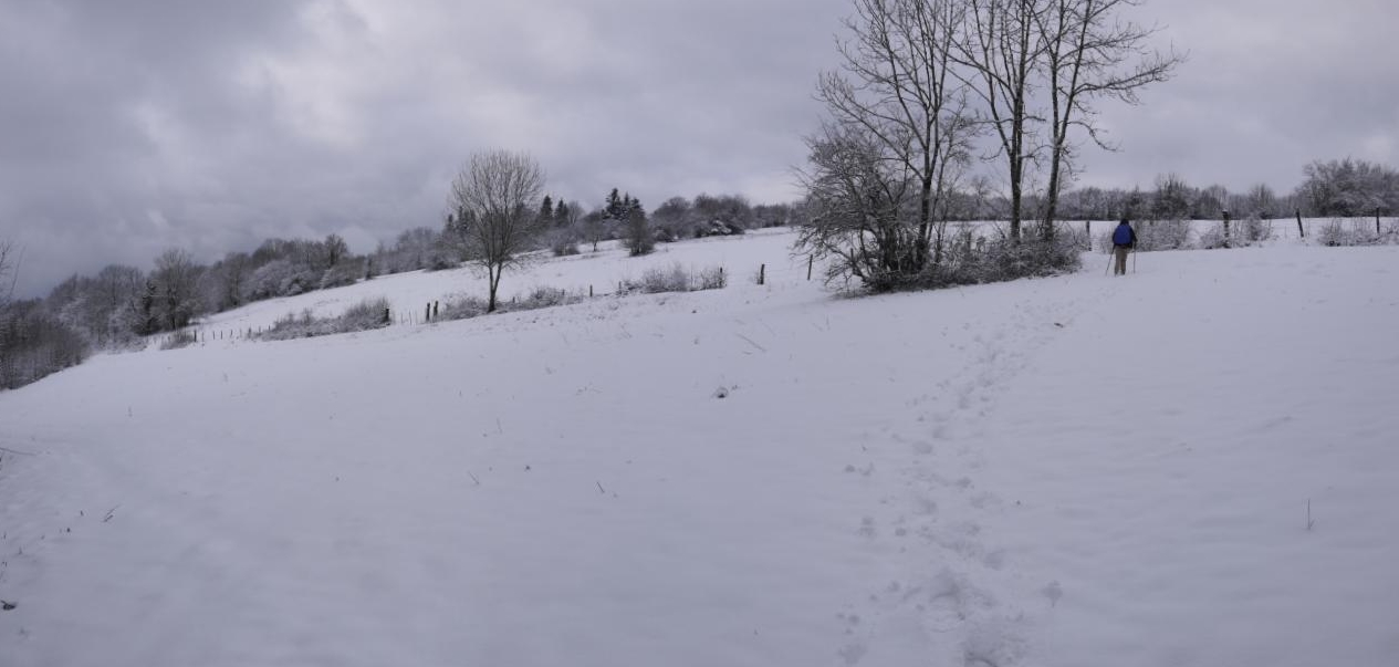 Montée vers le Montmahoux dans la neige