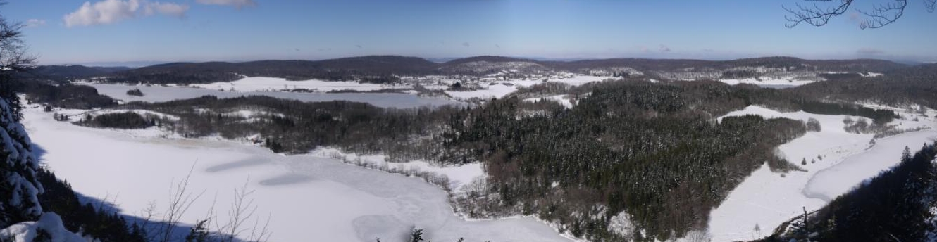 Panorama depuis le belvédère des 4 lacs en hiver
